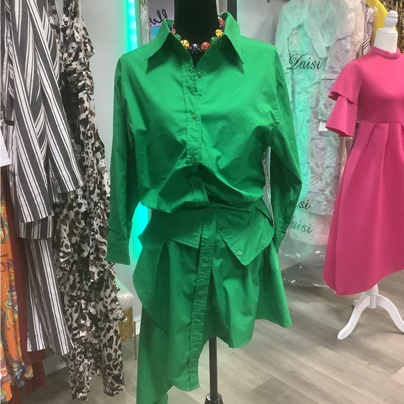 Dresses & Skirts - Vibrant Green Button-Up Dress